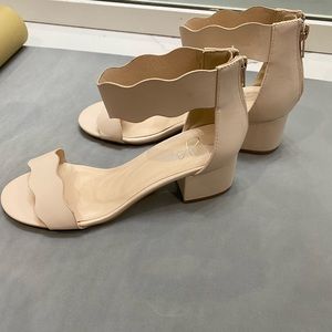 Sandals w/chunky heel